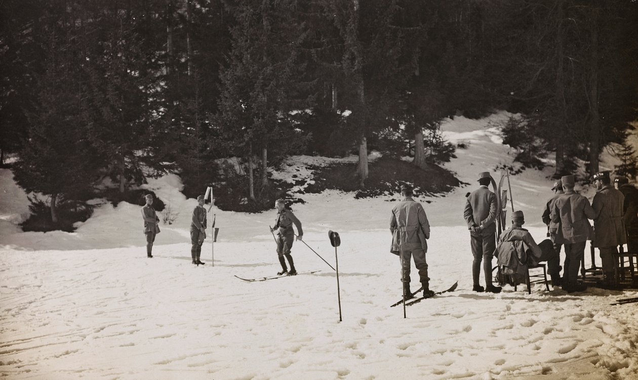 Album "Meine weltkriegs - Erinnerungen South-West Front (Carinzia, Italia, Trentino-Alto Adige) 31/03/1915-12/11/1918 - Josef Zohles Wien": soldati sugli sci da Josef Zohles