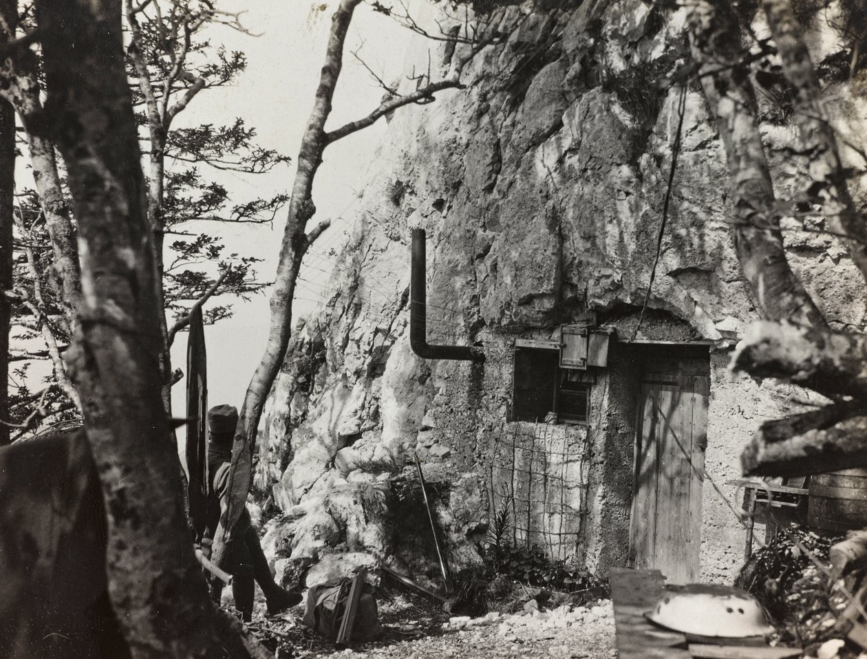 Album "Meine weltkriegs - Erinnerungen Front Sud-Ovest (Carinzia, Italia, Trentino-Alto Adige) 31/03/1915-12/11/1918 - Josef Zohles Wien": rifugio di guerra da Josef Zohles
