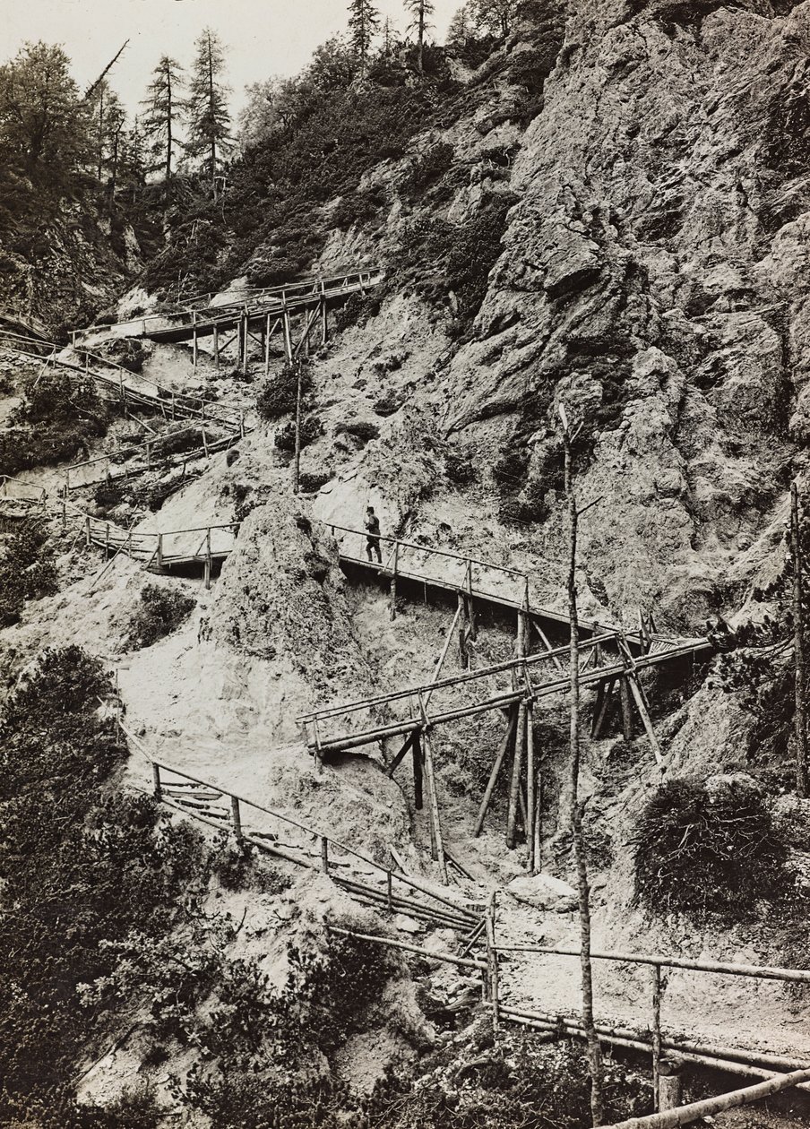 Album "Meine weltkriegs - Erinnerungen Front Sud-Ovest (Carinzia, Italia, Trentino-Alto Adige) 31/03/1915-12/11/1918 - Josef Zohles Wien": passerelle di legno verso le montagne da Josef Zohles