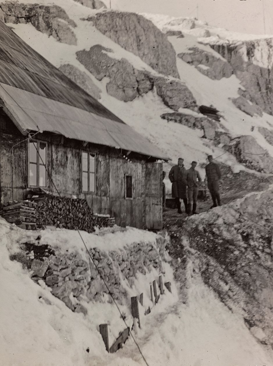 Album "Meine weltkriegs - Erinnerungen Front Sud-Ovest (Carinzia, Italia, Trentino-Alto Adige) 31/03/1915-12/11/1918 - Josef Zohles Wien": baracca militare da Josef Zohles