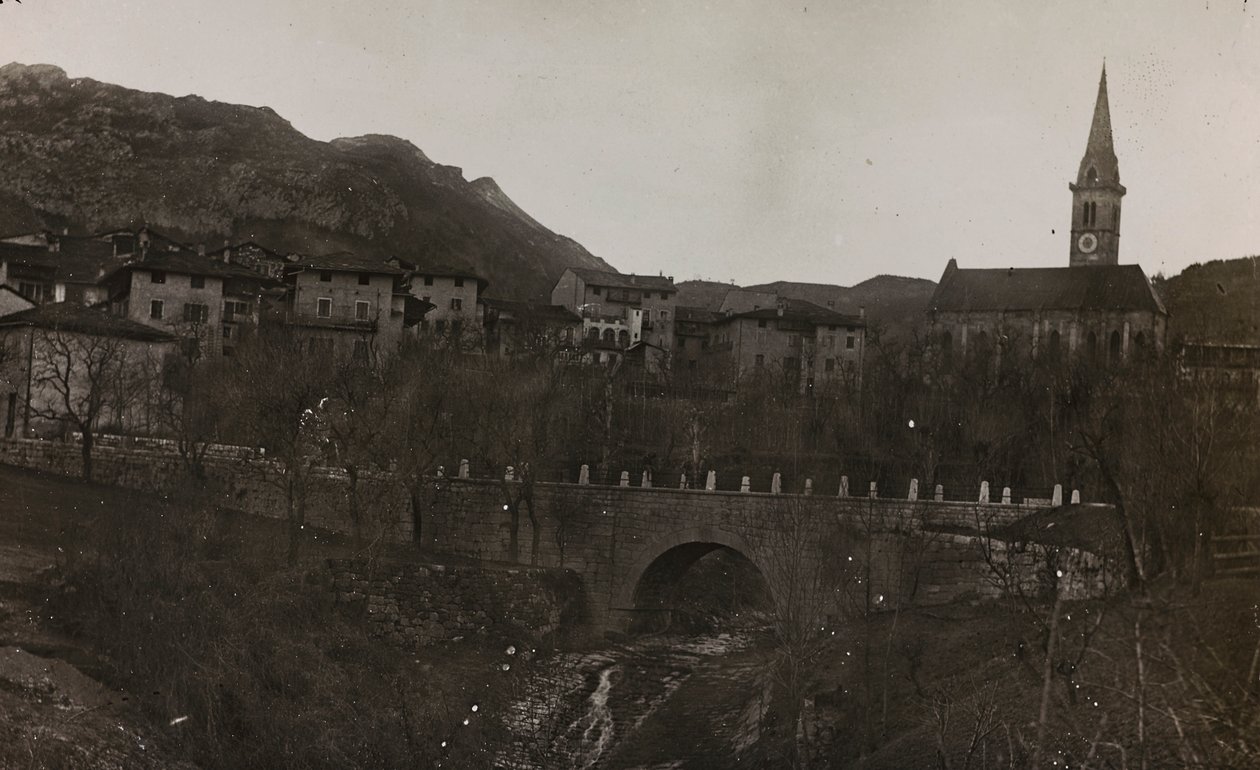 Album "Meine weltkriegs - Erinnerungen South-West Front (Carinzia, Italia, Alto Adige) 31/03/1915-12/11/1918 - Josef Zohles Wien": vista di un villaggio della Carnia da Josef Zohles