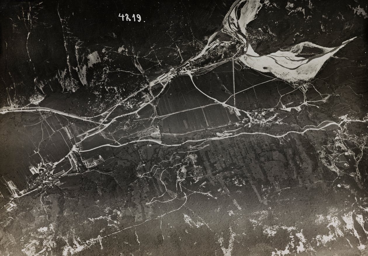 Album "Meine weltkriegs - Erinnerungen South-West Front (Carinzia, Italia, Trentino-Alto Adige) 31/03/1915-12/11/1918 - Josef Zohles Wien": vista aerea della città italiana da Josef Zohles
