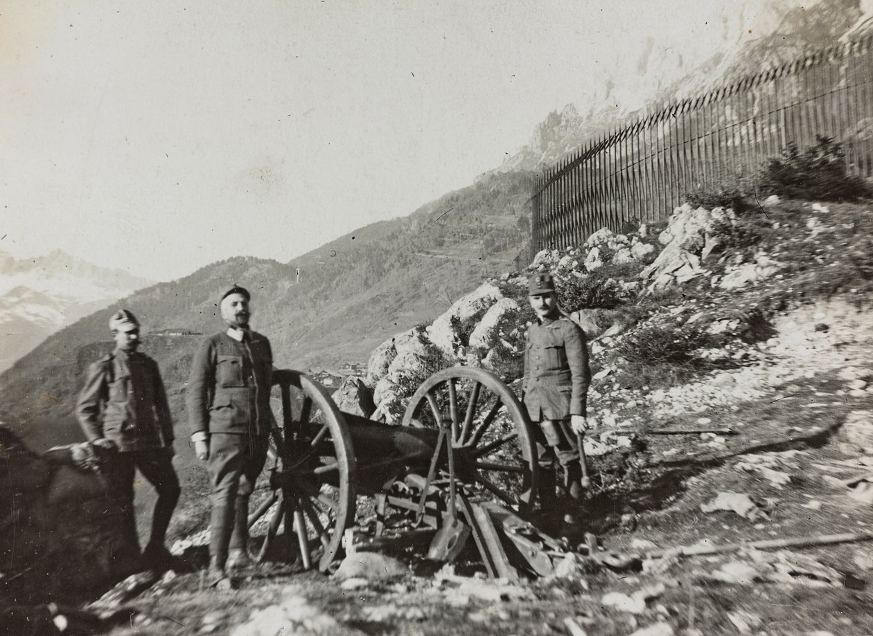 Album "Meine weltkriegs - Erinnerungen South-West Front (Carinzia, Italia, Trentino-Alto Adige) 31/03/1915-12/11/1918 - Josef Zohles Wien": soldati con cannone (foto b/n) da Josef Zohles