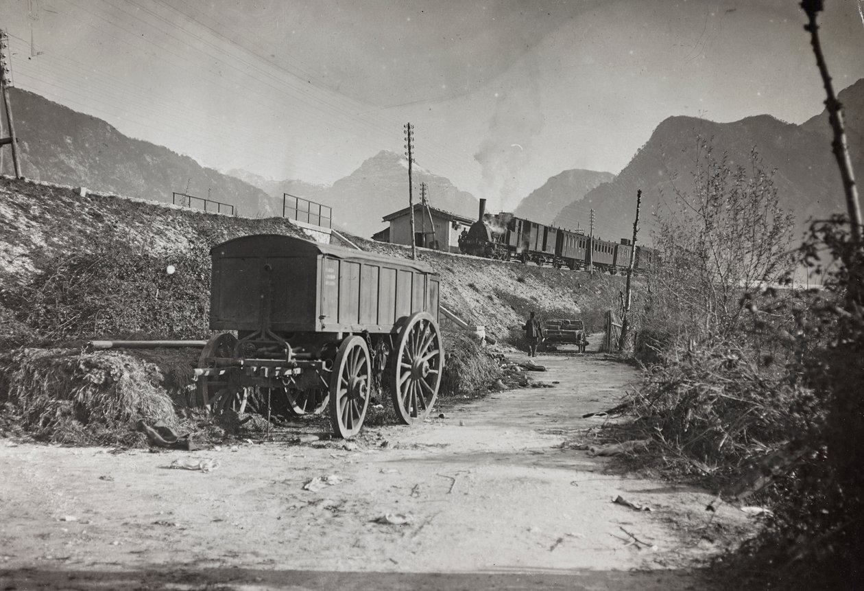 Album "Meine weltkriegs - Erinnerungen South-West Front (Carinzia, Italia, Trentino-Alto Adige) 31/03/1915-12/11/1918 - Josef Zohles Wien": ferrovia di Tolmezzo (foto b/n) da Josef Zohles