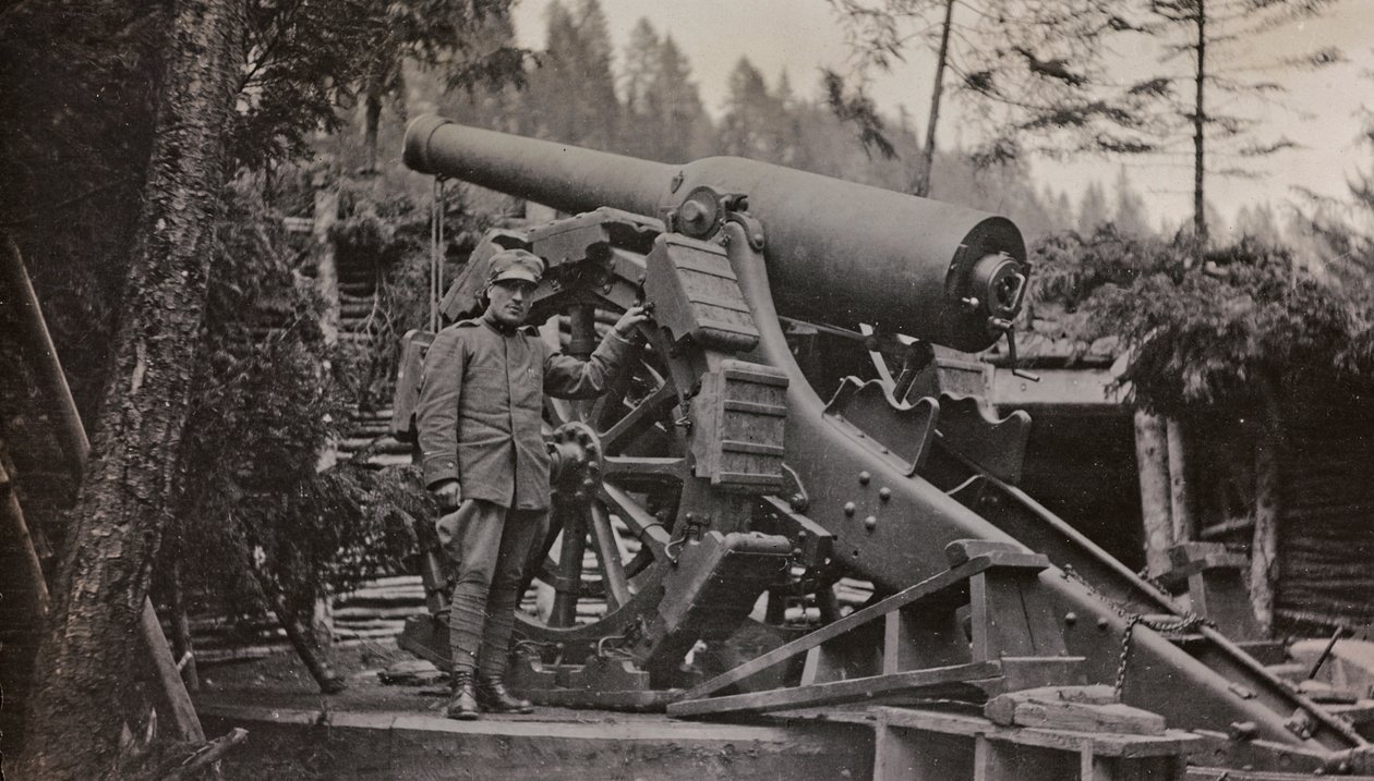 Album "Meine weltkriegs - Erinnerungen South-West Front (Carinzia, Italia, Trentino-Alto Adige) 31/03/1915-12/11/1918 - Josef Zohles Wien": soldato con fucile (foto b/n) da Josef Zohles