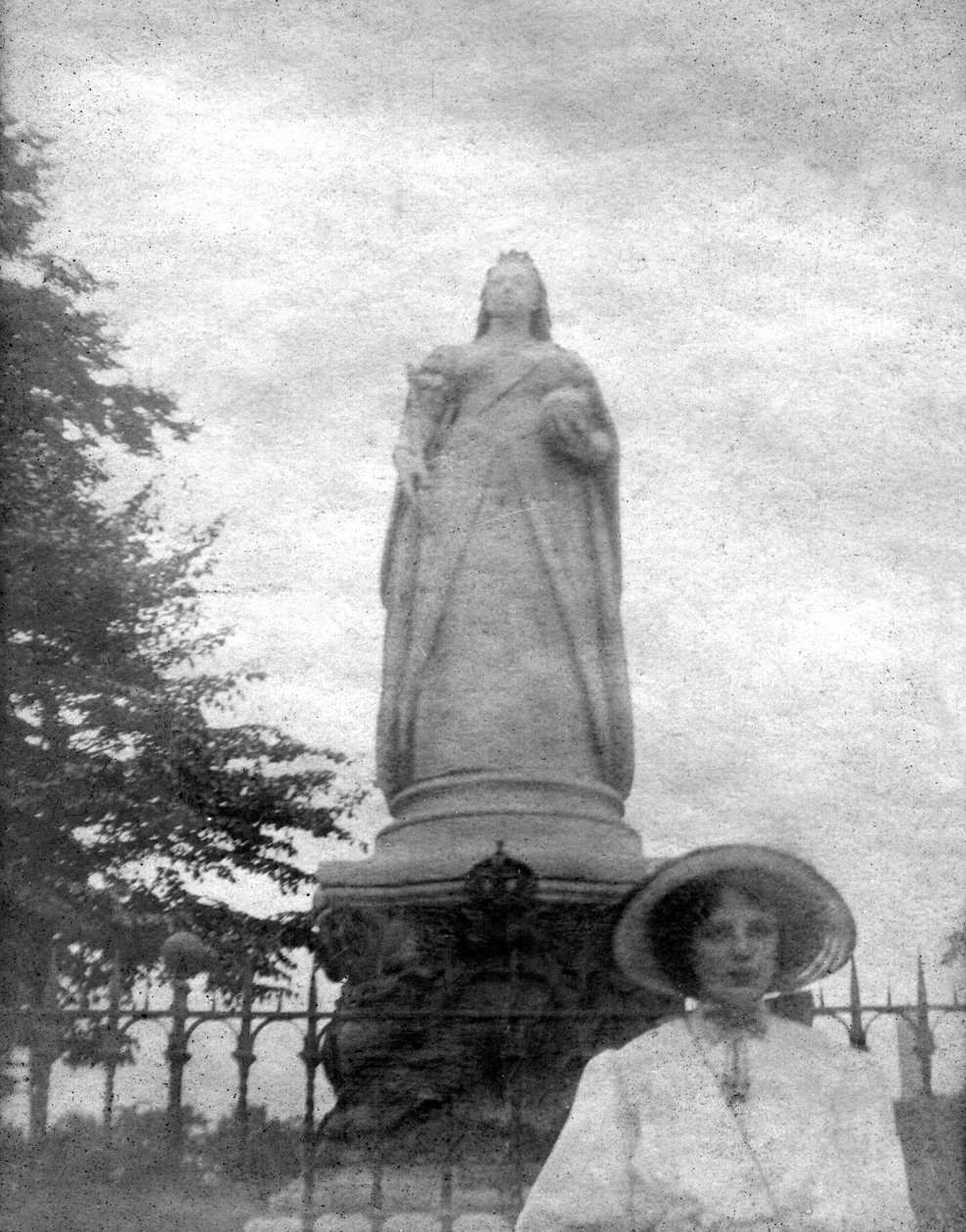 Statua della regina Vittoria, College Green, Bristol, XX secolo da Joseph Edgar Boehm