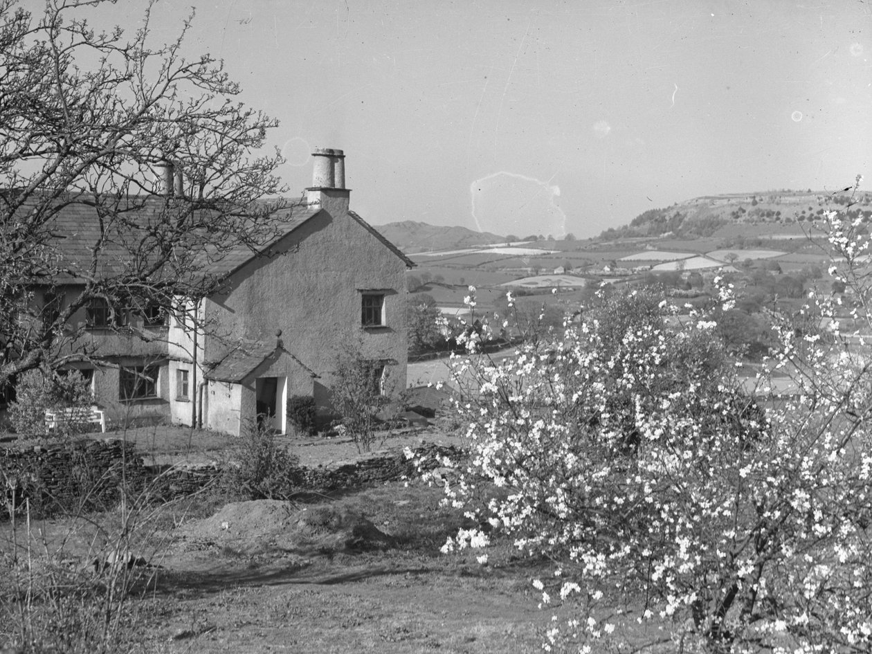 Una vista parziale di un edificio circondato da terreni agricoli da Joseph Hardman