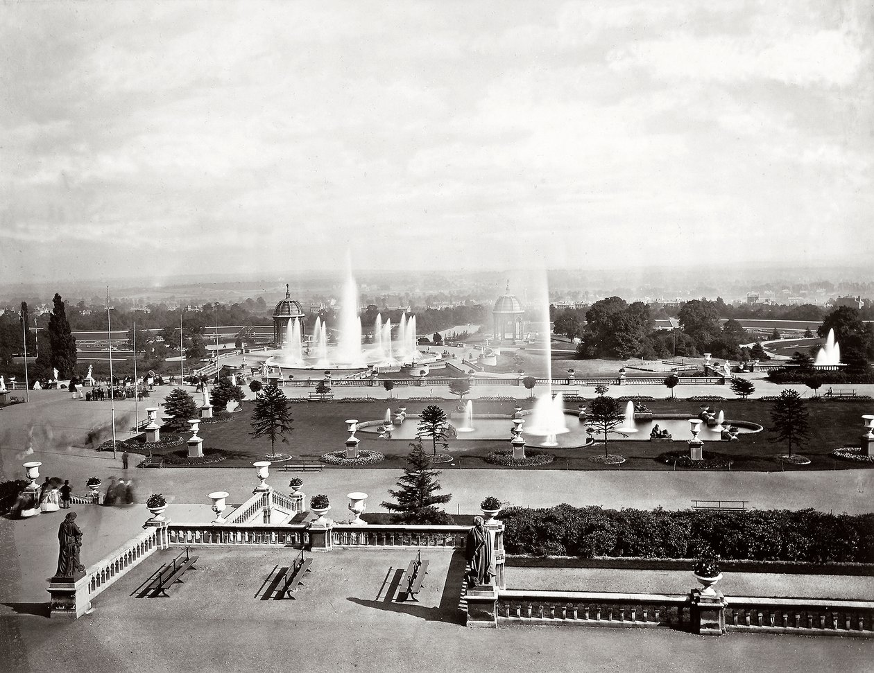 Il Crystal Palace a Londra: terrazze e fontane, c.1870 da Joseph Paxton