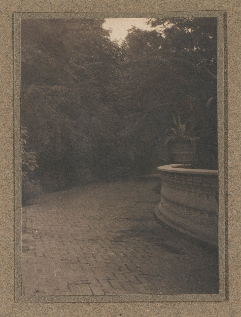 Scene in a Garden da Joseph T. Keiley