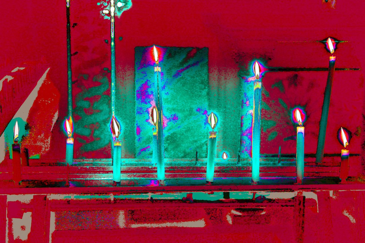 All But One, dalla serie Votive Candles, 2015 (fotografia) da Joy Lions