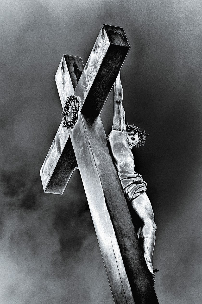 Crocifissione nel Palazzo del Papa, 2015 (fotografia ridipinta) da Joy Lions