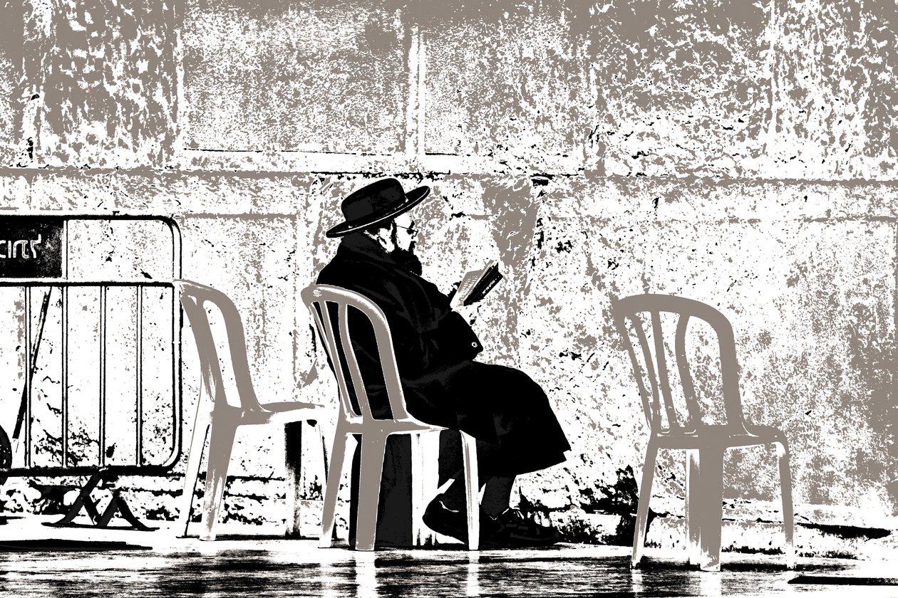 Morning Prayer, dalla serie Tuesday at the Wailing Wall, 2016 (fotografia) da Joy Lions