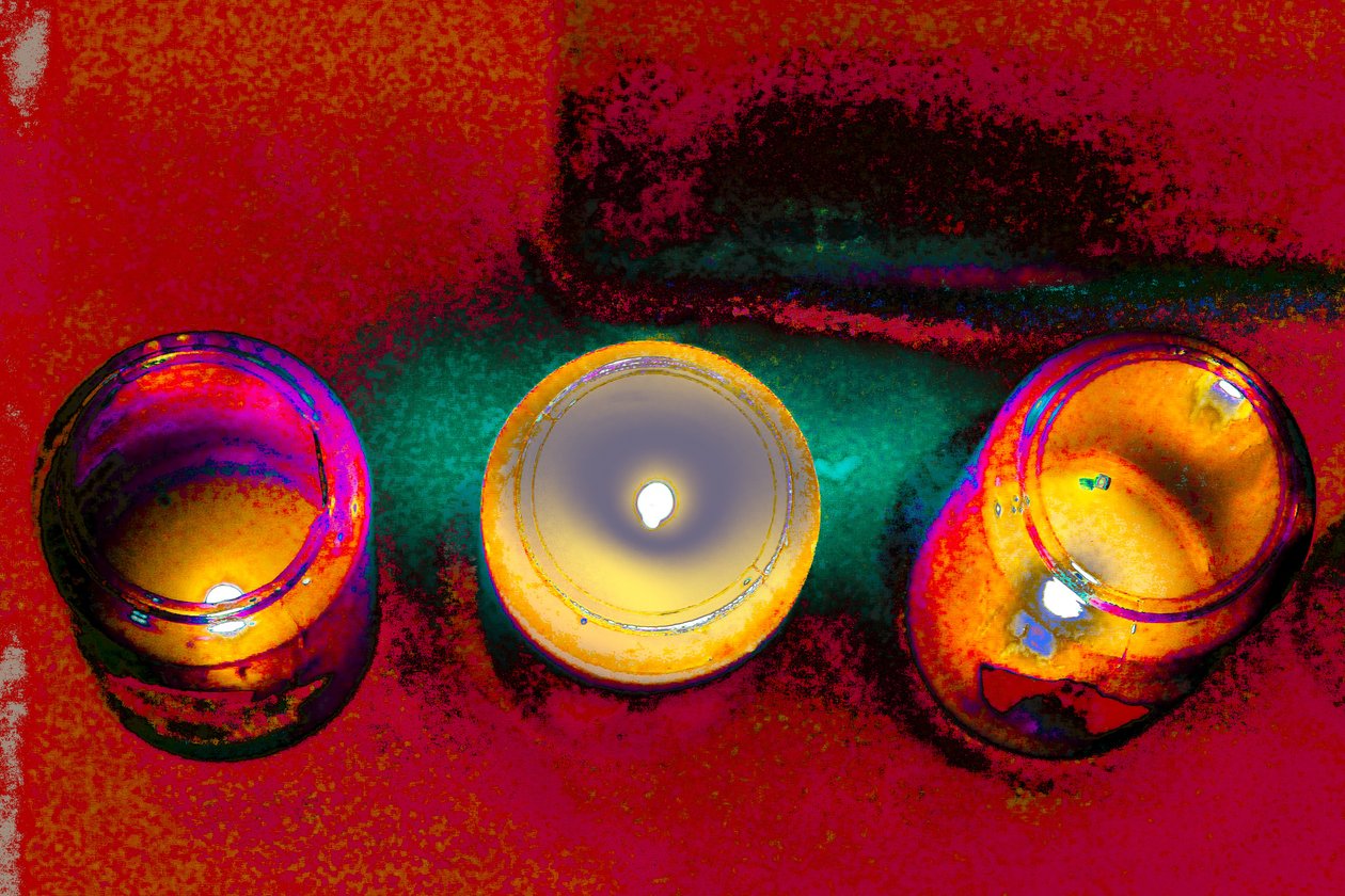 Soft Glow, dalla serie Votive Candles, 2015 (fotografia) da Joy Lions