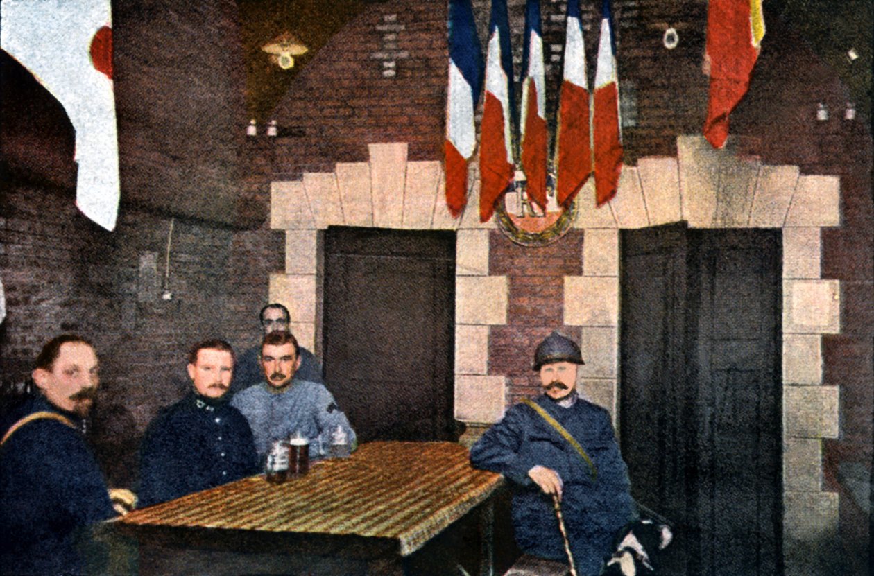 Soldati francesi in una cucina nelle casematte, Verdun, settembre 1916 da Jules Gervais Courtellemont