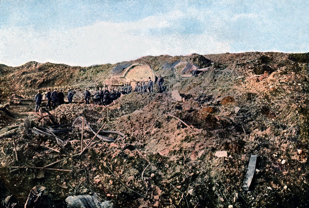 Soldati nel Forte de Souville distrutto dall