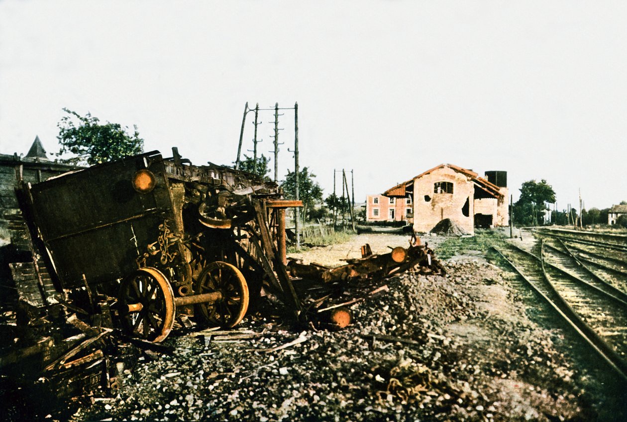 La stazione ferroviaria danneggiata di Dombasle-en-Argonne a ovest di Verdun, settembre 1916 da Jules Gervais Courtellemont