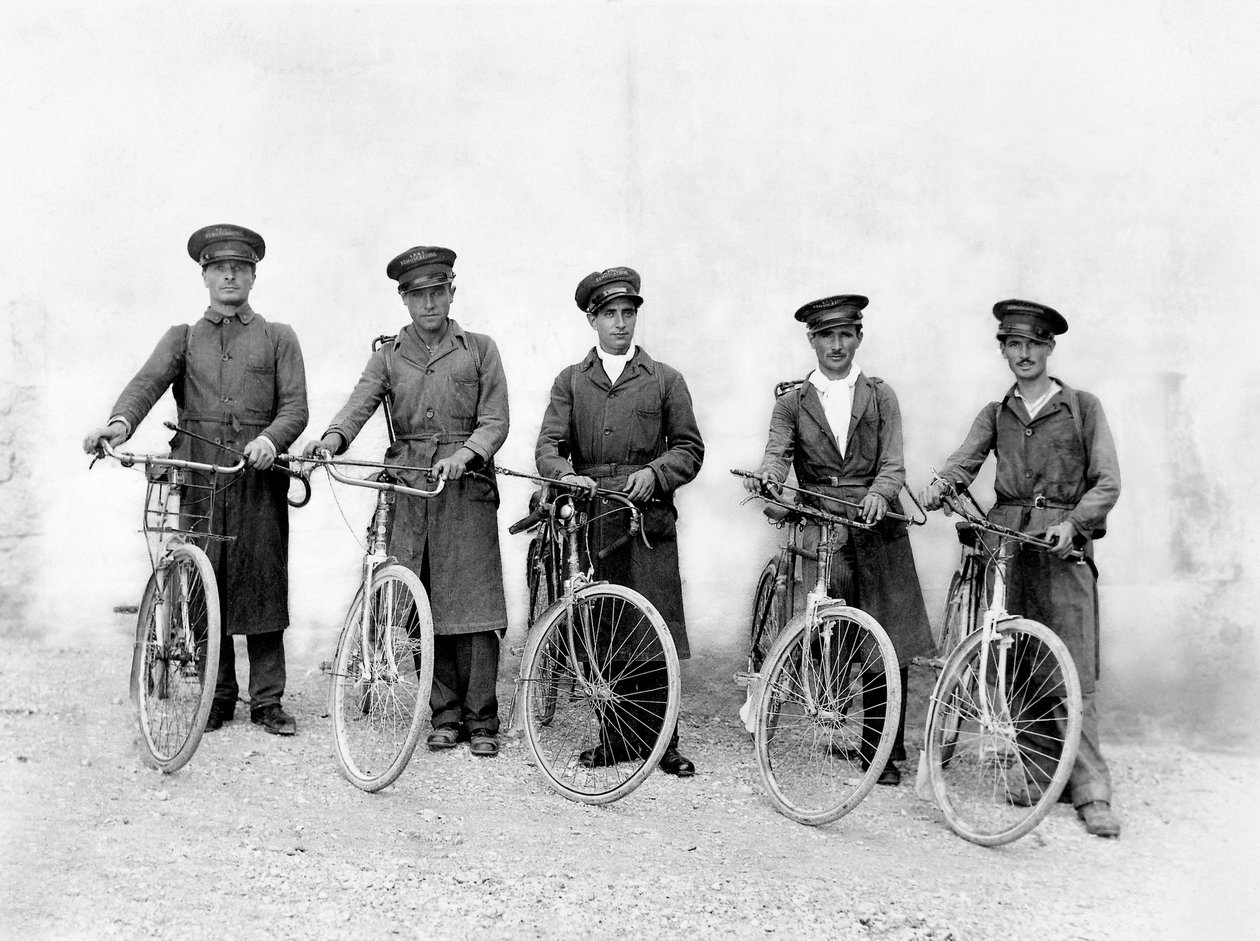 I "cinque moschettieri" di Spoleto, addetti alla disinfestazione, 1930 circa (stampa alla gelatina d
