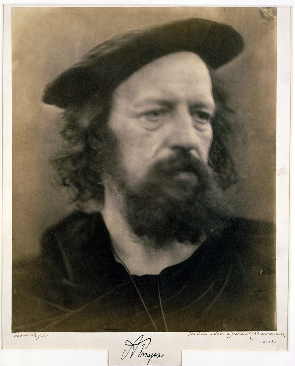 Ritratto di Alfred, Lord Tennyson da Julia Margaret Cameron