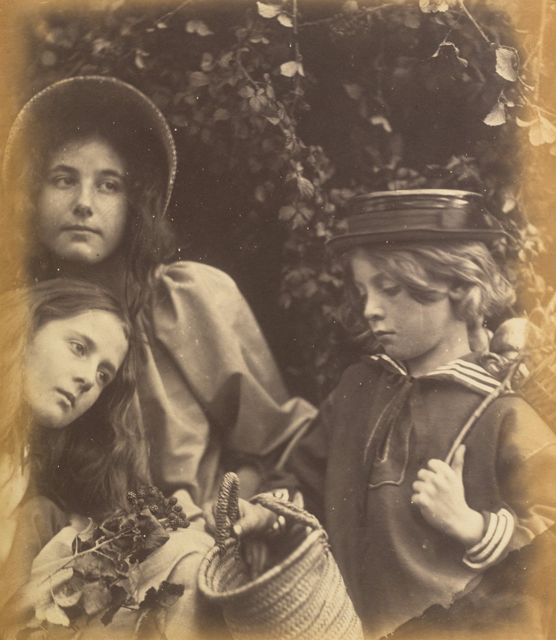 Elizabeth Keown, Kate Keown e Freddy Gould, c. 1866-1868 da Julia Margaret Cameron