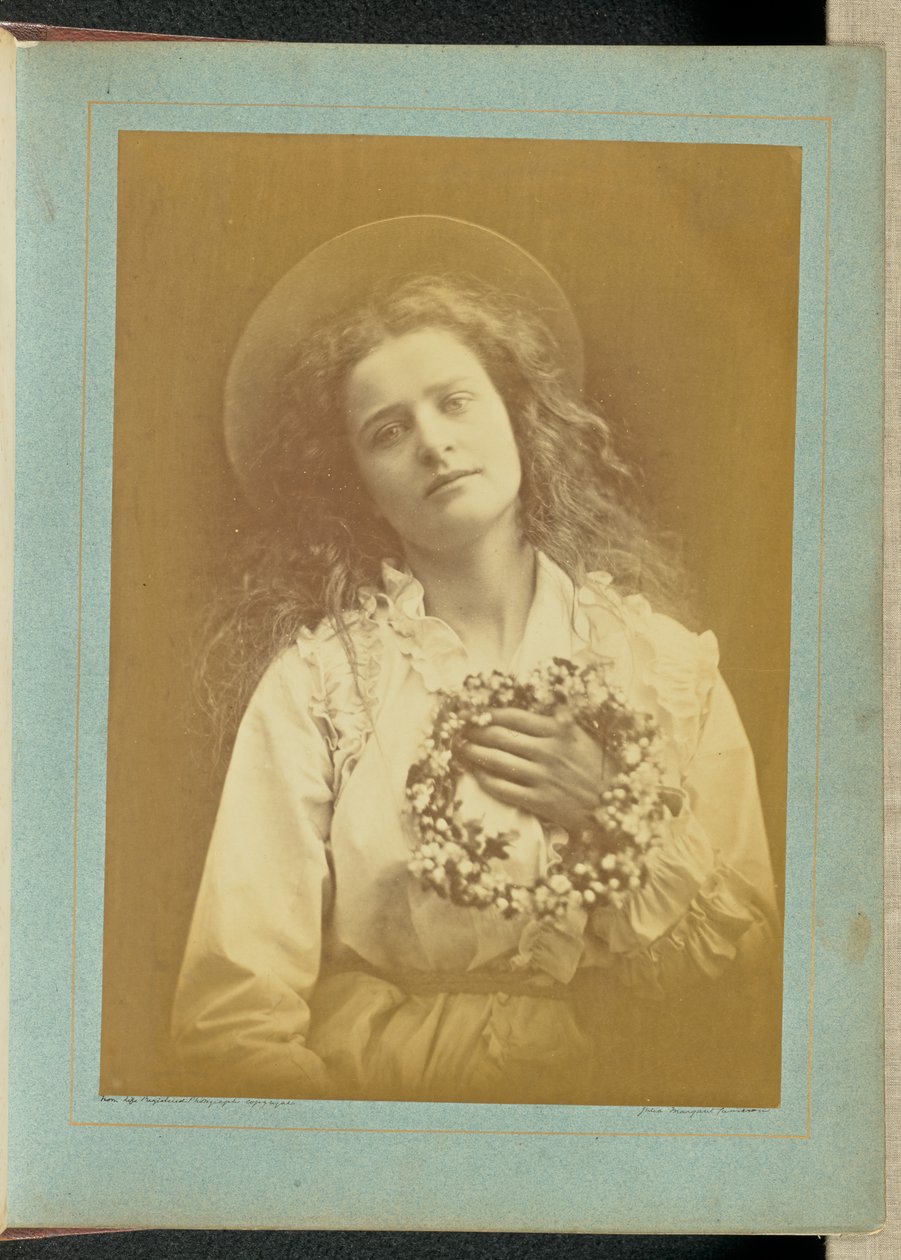 ["Perché sarò la regina del maggio, madre, sarò la regina del maggio"]. da Julia Margaret Cameron