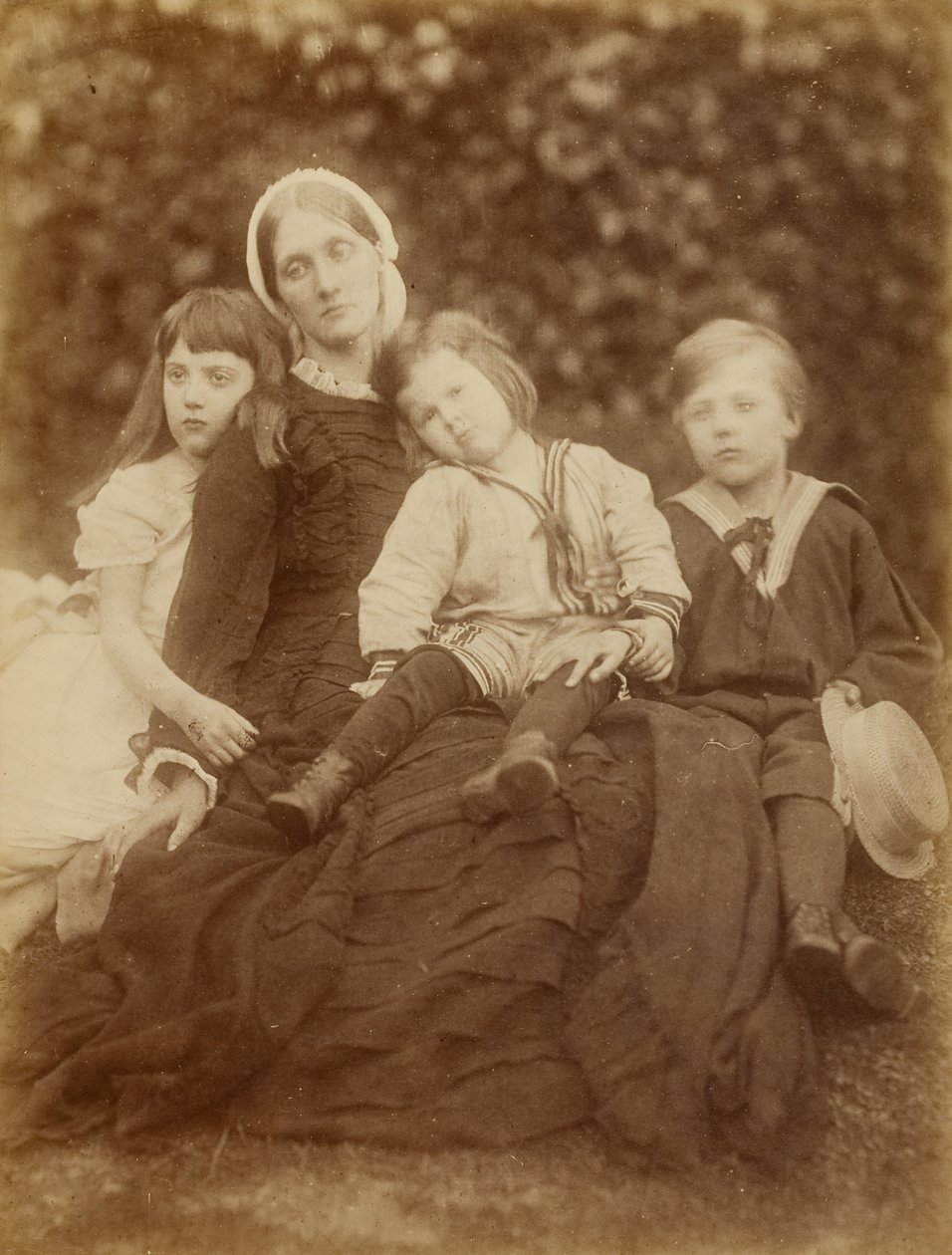 Mrs. Herbert Duckworth con Florence Fisher, George Duckworth e Herbert Fisher da Julia Margaret Cameron