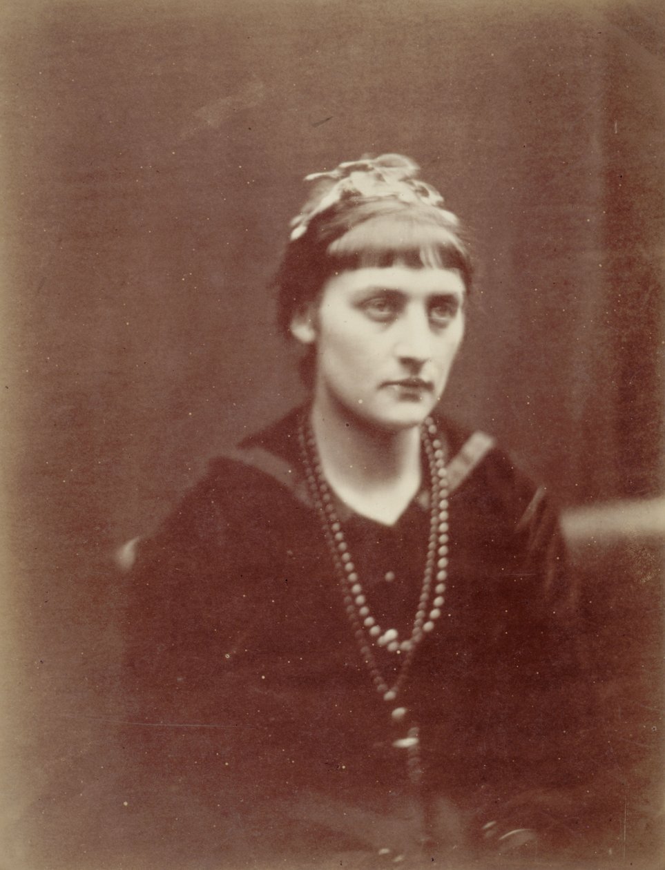 Ritratto di donna con due collane da Julia Margaret Cameron