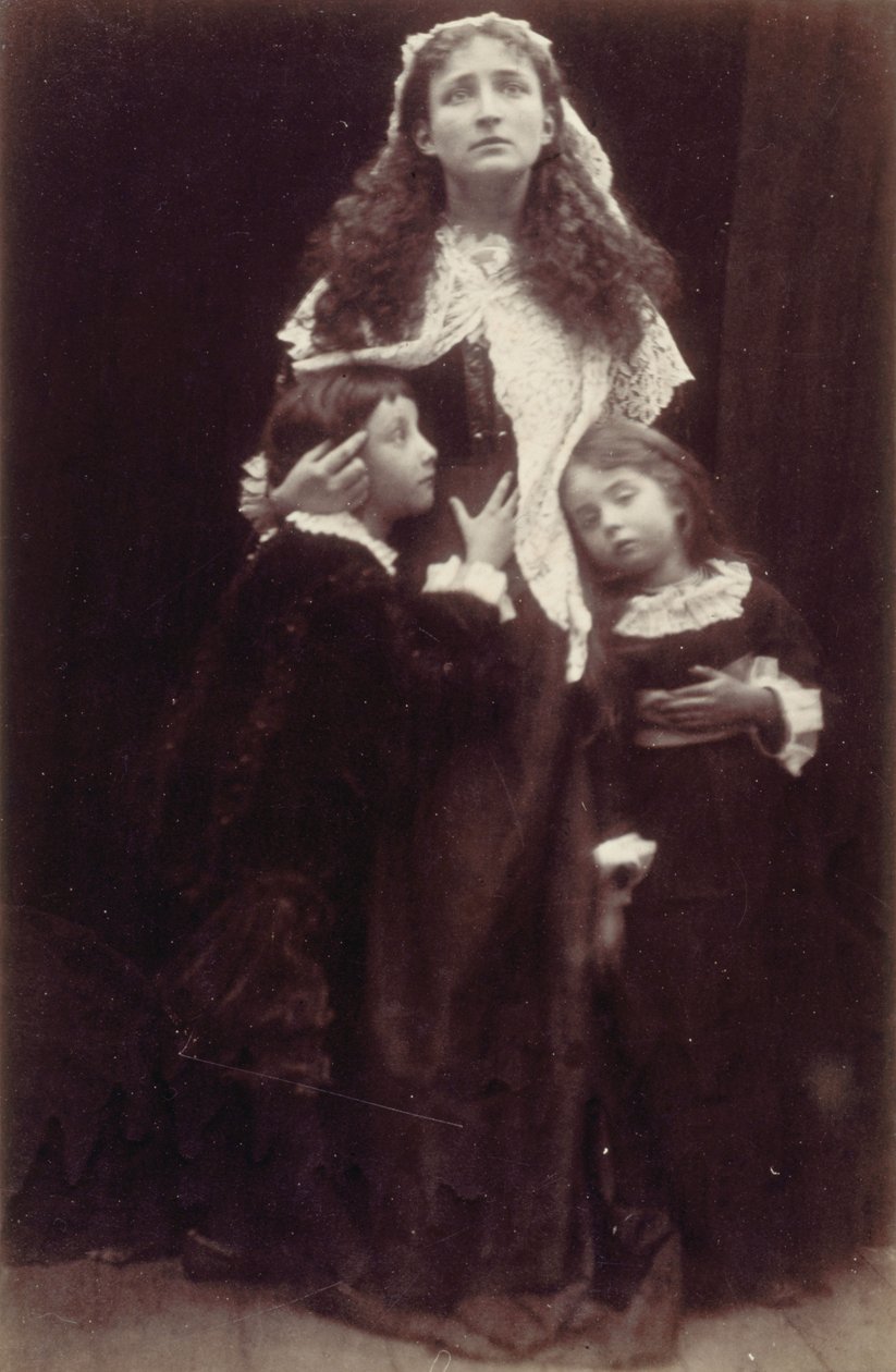 «La regina Enrichetta Maria e i suoi figli» (Rachel e Laura Gurney) da Julia Margaret Cameron