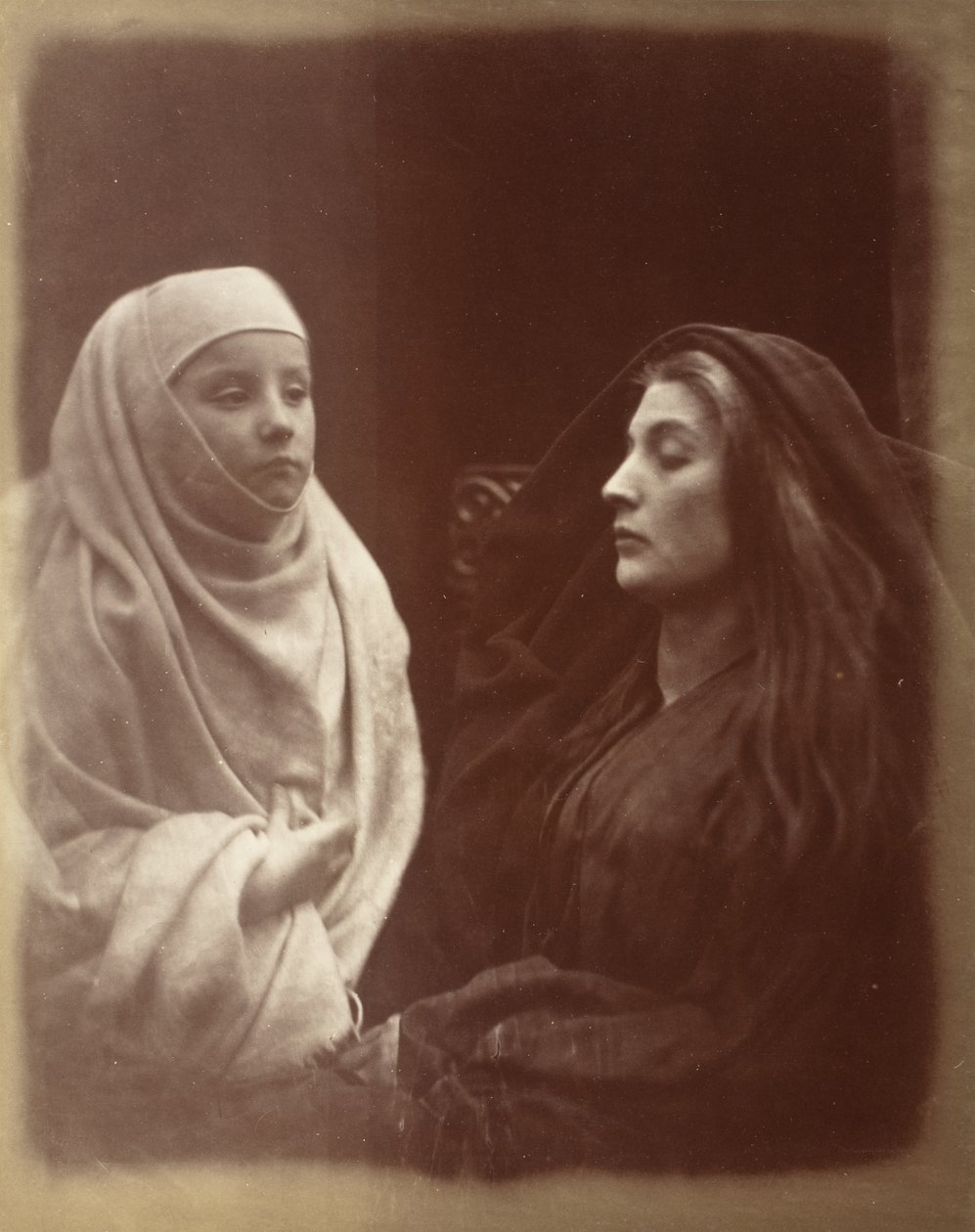La piccola novizia e la regina Ginevra nella Santa Casa di Almsbury da Julia Margaret Cameron