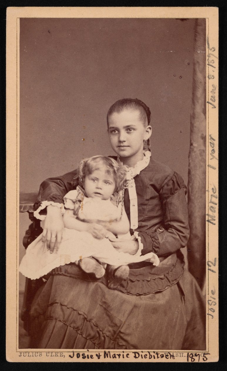 Ritratto di gruppo dei bambini Herman Henry Diebitsch, Marie e Josephine Josie da Julius Ulke