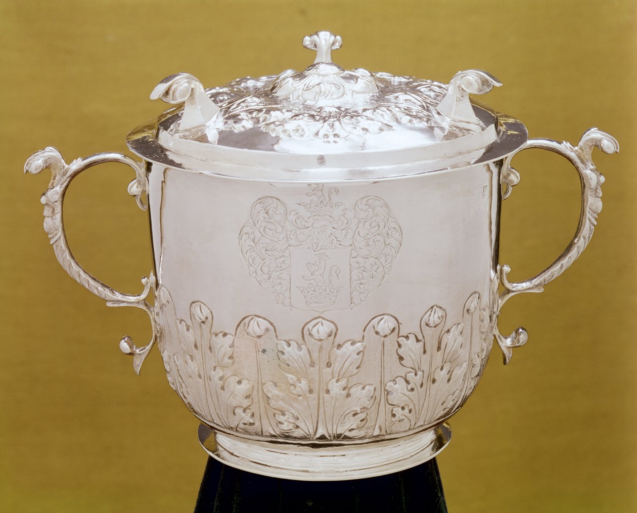 Coppa a due manici con coperchio, c.1695 da Jurian Blanck