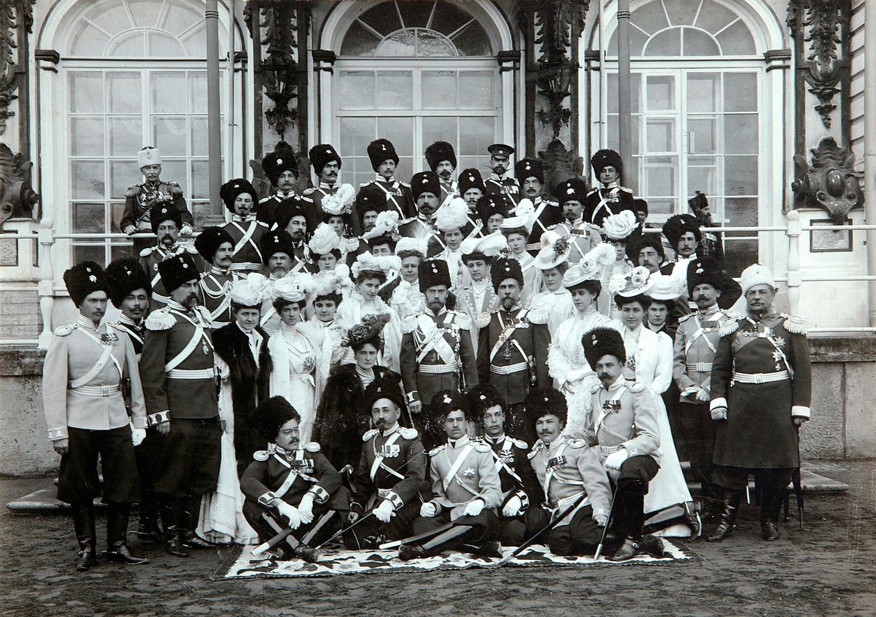 Famiglia imperiale russa fuori dal Palazzo di Caterina, Tsarskoye Selo, Russia, inizio XX secolo da K. von Hahn