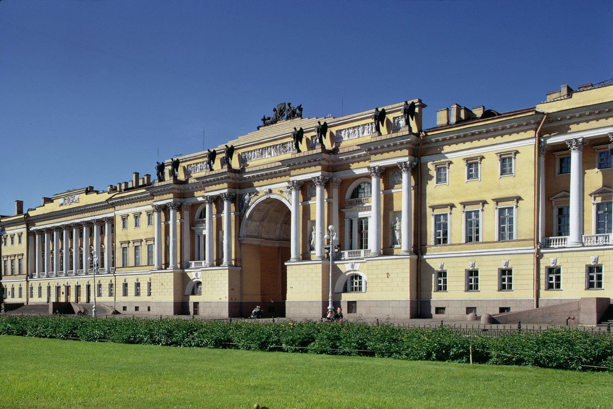 Il Senato e il Sinodo, costruiti nel 1829-34 da Karl Ivanovich Rossi