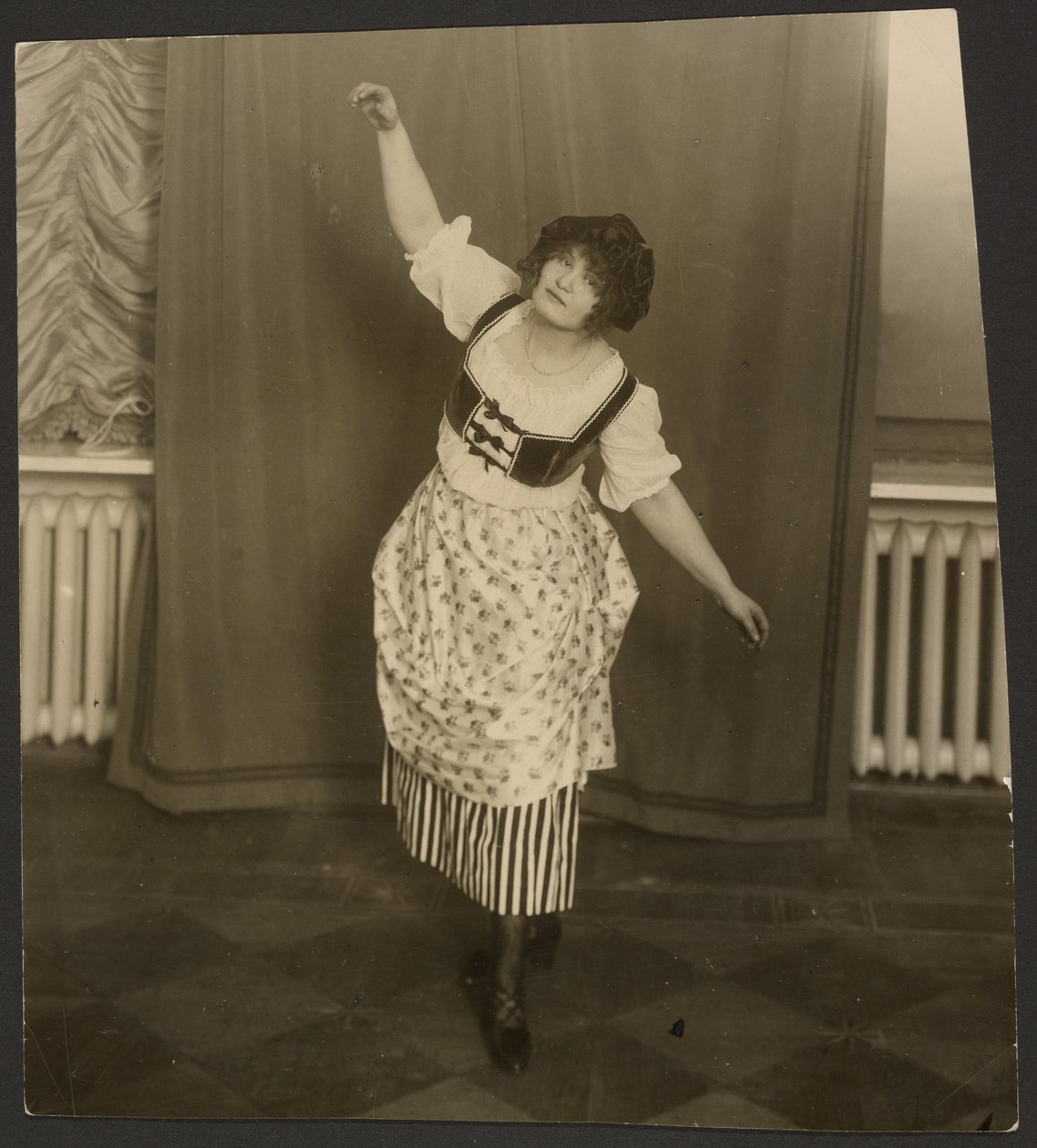 La signora Vera Gartang nel balletto "Music Box". da Karl Karlovitz Bulla
