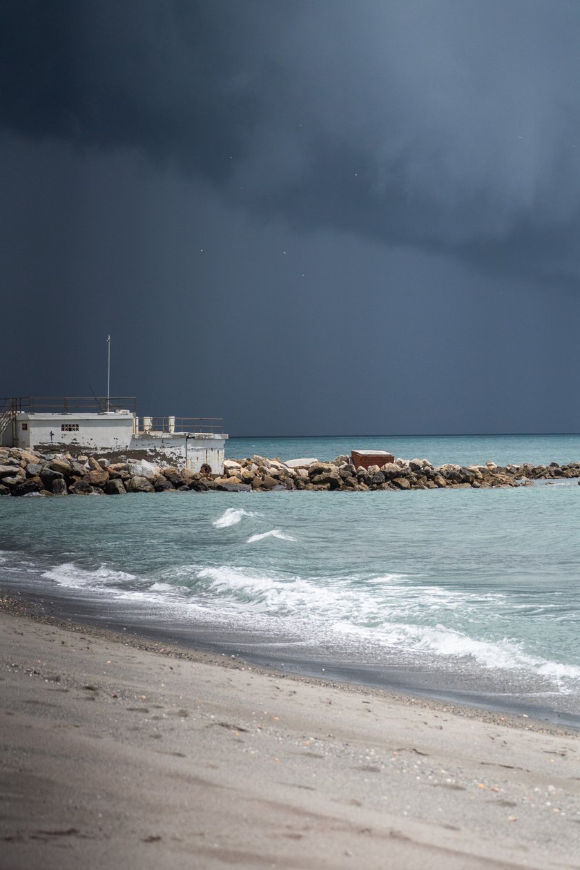 Bunker Beach II, 2021 (foto) da Katha Wood