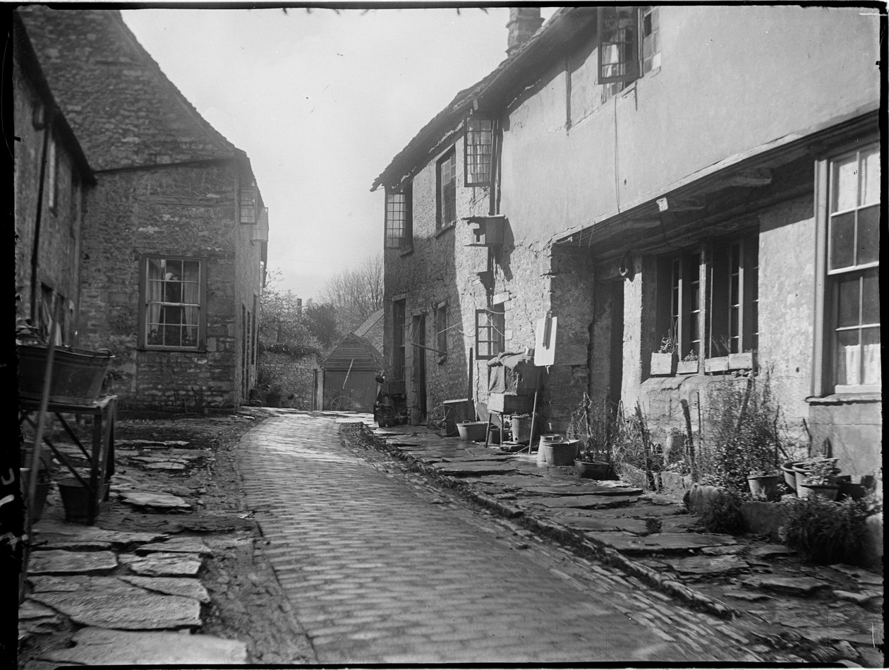 Old George Yard, Burford, Oxfordshire, 22 Apr 1924 - 06 May 1924 da Katherine Jean Macfee