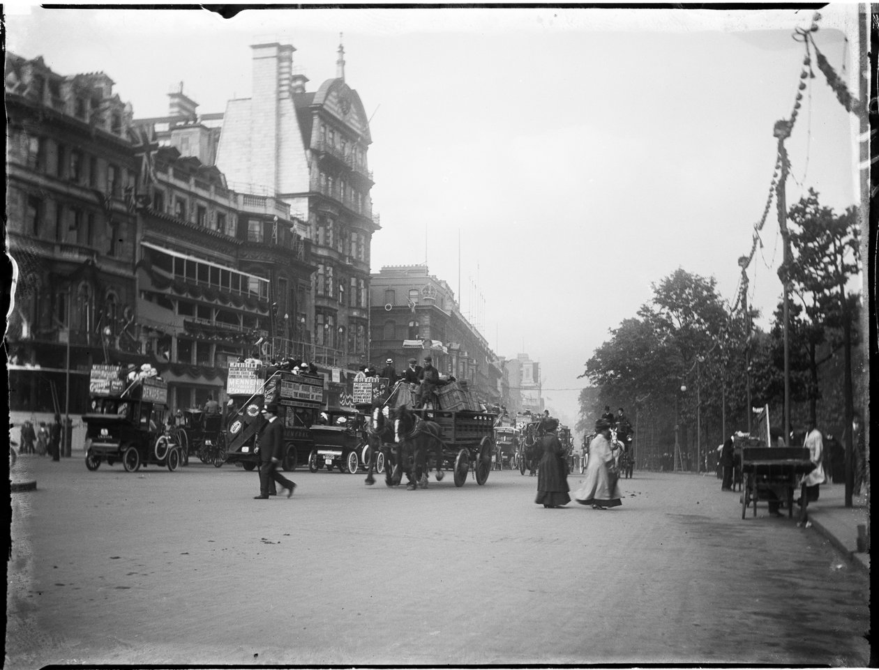 Piccadilly, City Of Westminster, London, 20/06/1911 da Katherine Jean Macfee