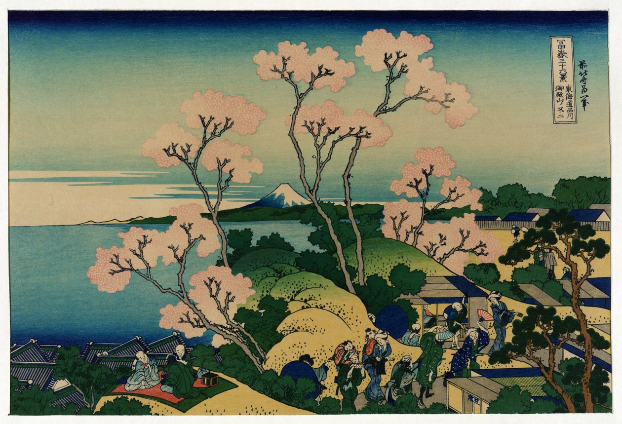 Un gruppo di persone giapponesi sotto alberi di ciliegio in fiore, a Shinagawa, strada Tokaido, Giappone, con vista del Monte Fuji in lontananza da Katsushika Hokusai