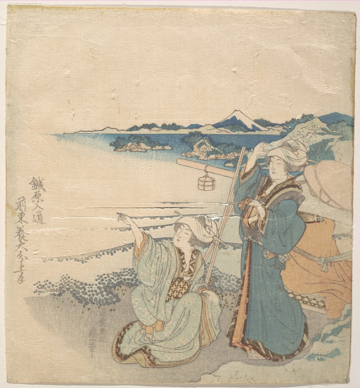 Due ragazze sulla riva; una delle due indica qualcosa da Katsushika Hokusai