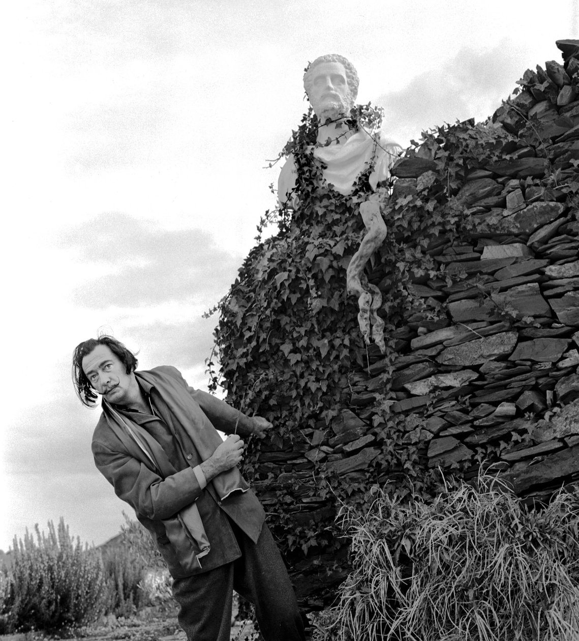 Salvador Dalí a Port Lligat, novembre 1957 da Alec Hunter