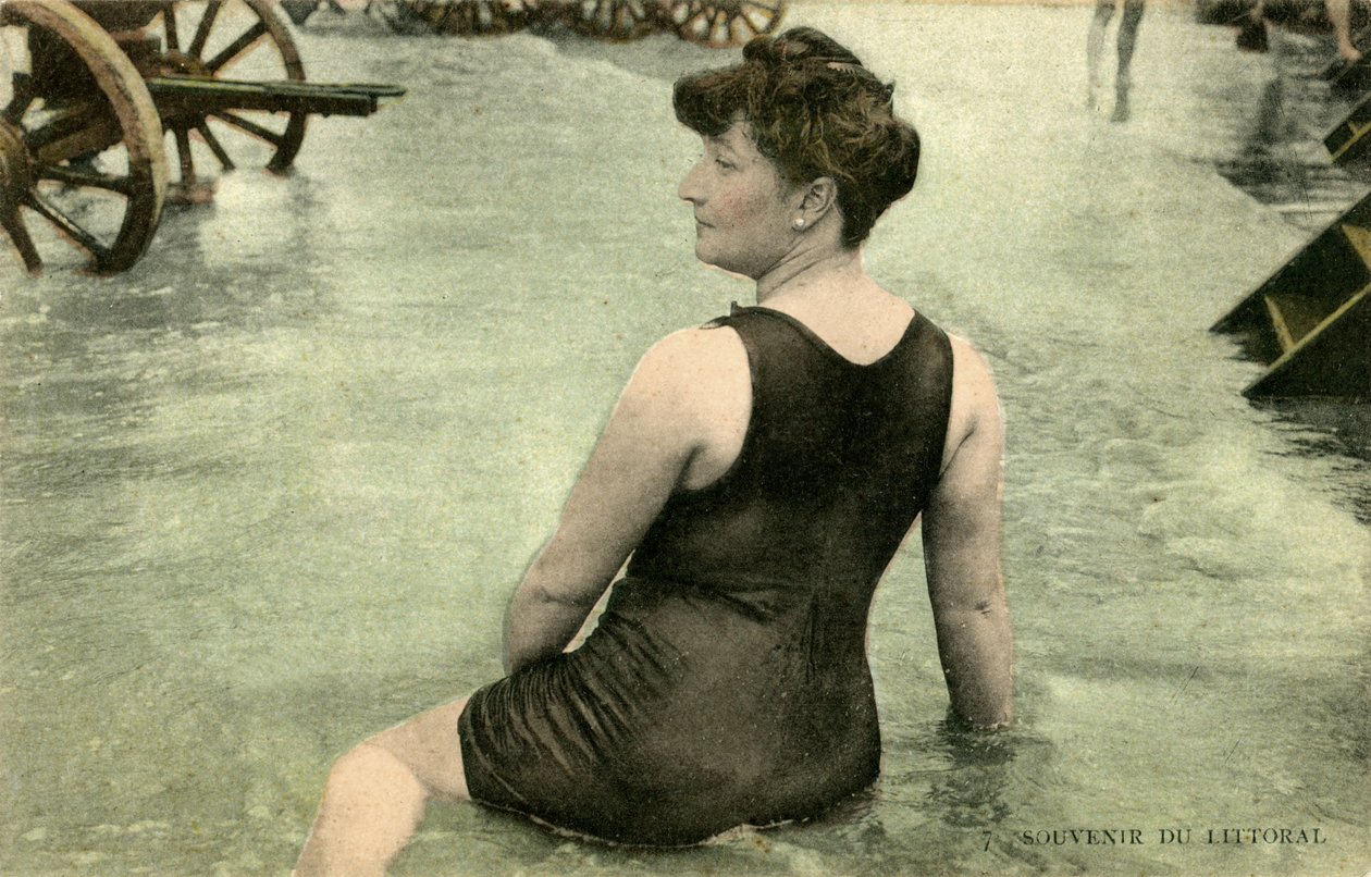 Donna in costume da bagno, c. primi 1900 (cartolina) da Alec Hunter