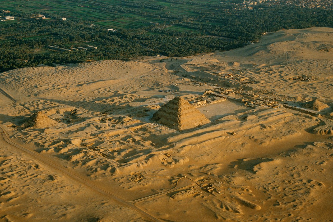 Egitto; Archeologia; Antico Regno; Saqqara; Piramide di Djoser, Piramide a gradoni, III dinastia da Kenneth Garrett