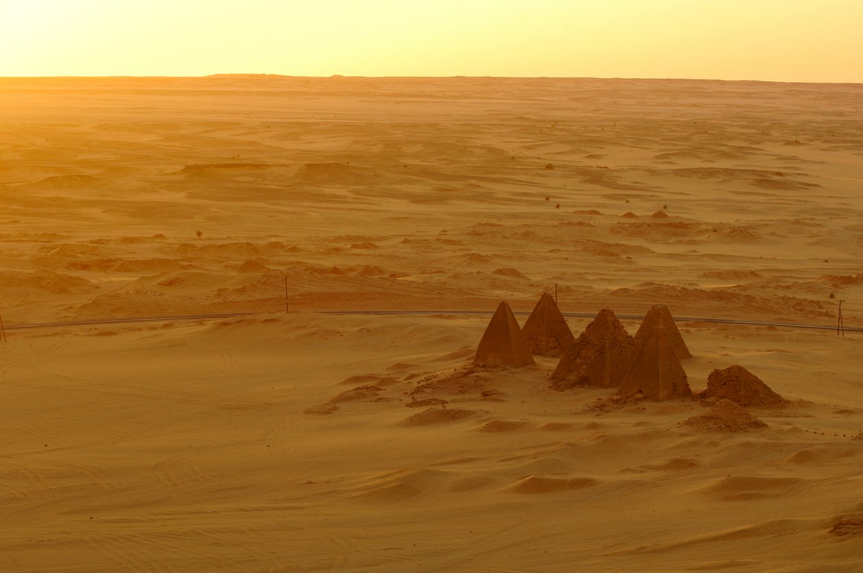 Gebel Barkal, Complesso del Tempio, Faraone Taharka, Tempio di Mut, B300, città di Kareima, fiume Nilo, 2007 (foto) da Kenneth Garrett