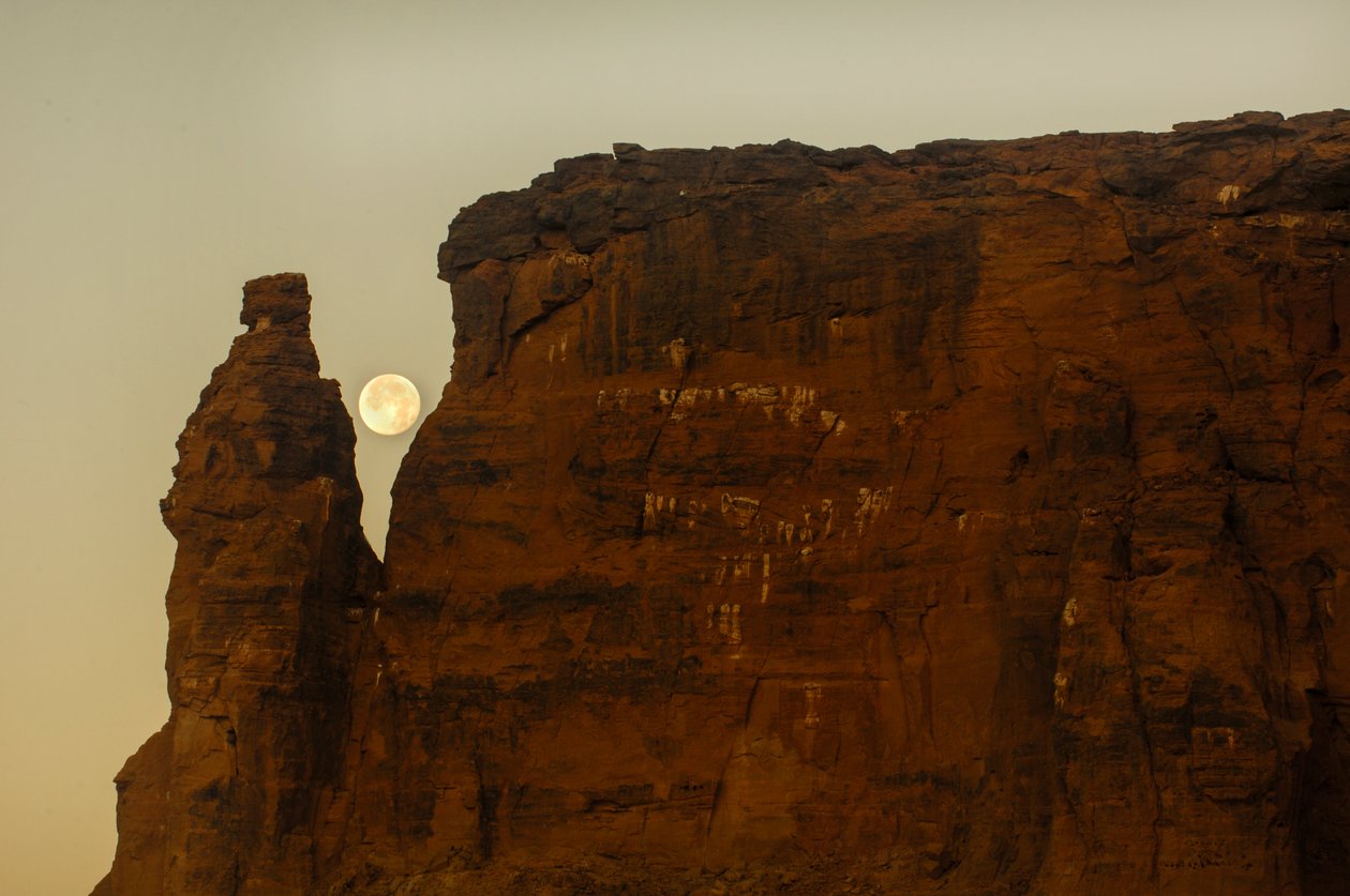 Tramonto e alba, Tempio di Taharka, Porta del Ram, Gebel Barkal, Complesso del Tempio, Faraone Taharka, 2007 (foto) da Kenneth Garrett