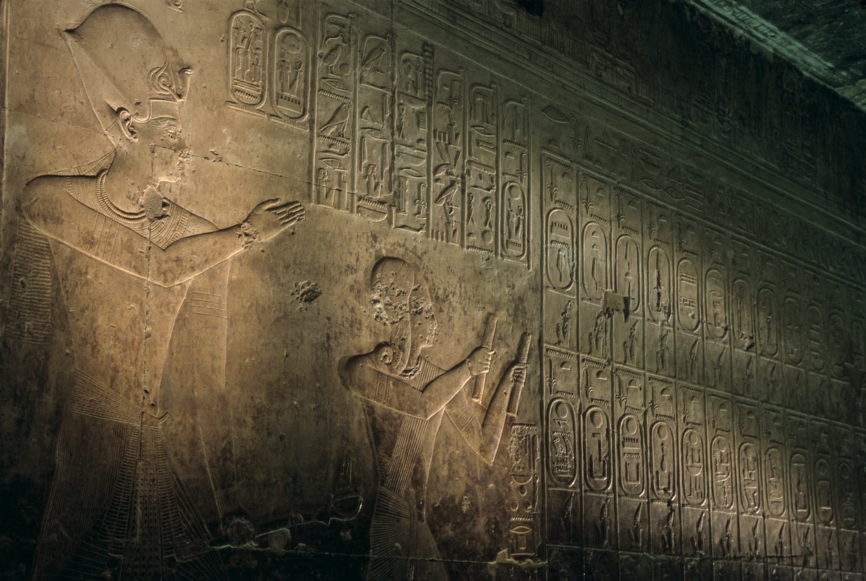 La più antica lista dei re conosciuta, tempio di Seti I ad Abido, Seti I appare dietro Ramses, 2005 da Kenneth Garrett