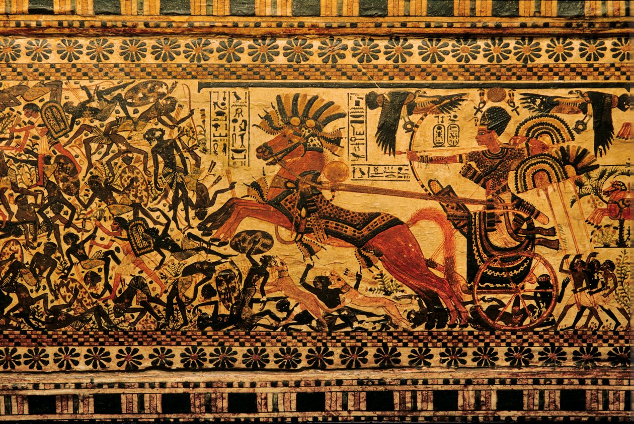 Scatola dipinta raffigura Tutankhamon come guerriero su carro che insegue Nubiani, 2007 (foto) da Kenneth Garrett