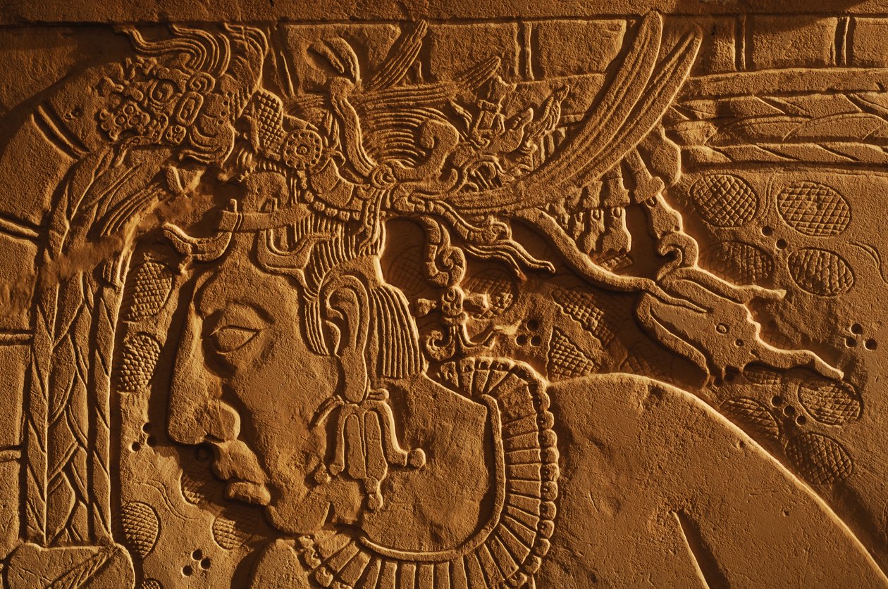 Panca del trono del Tempio 21, incisione del re Akhal Mo Nab, Palenque, Messico, 2005 (foto) da Kenneth Garrett