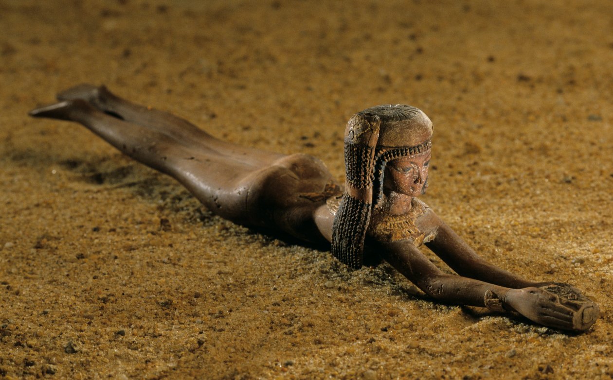 Cucchiaio per unguento; regno di Amenhotep III; legno; oro da Kenneth Garrett