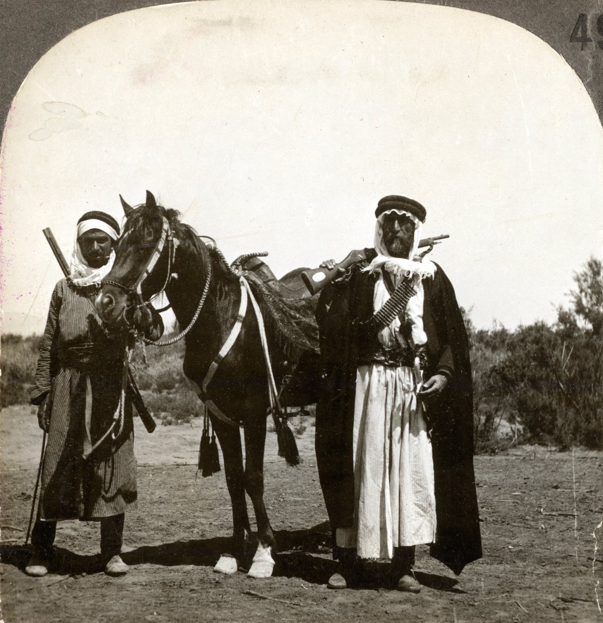 Uno sceicco e la sua guardia del corpo, Siria, anni 1900 da Keystone View Company