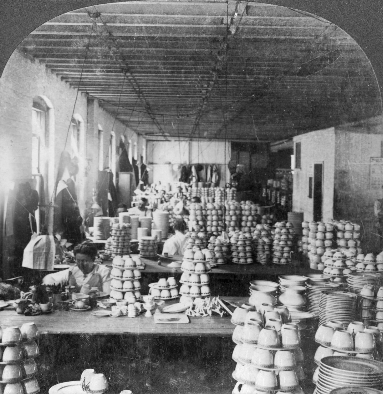 Artisti che decorano porcellane, Trenton, New Jersey, USA, inizio XX secolo da Keystone View Company