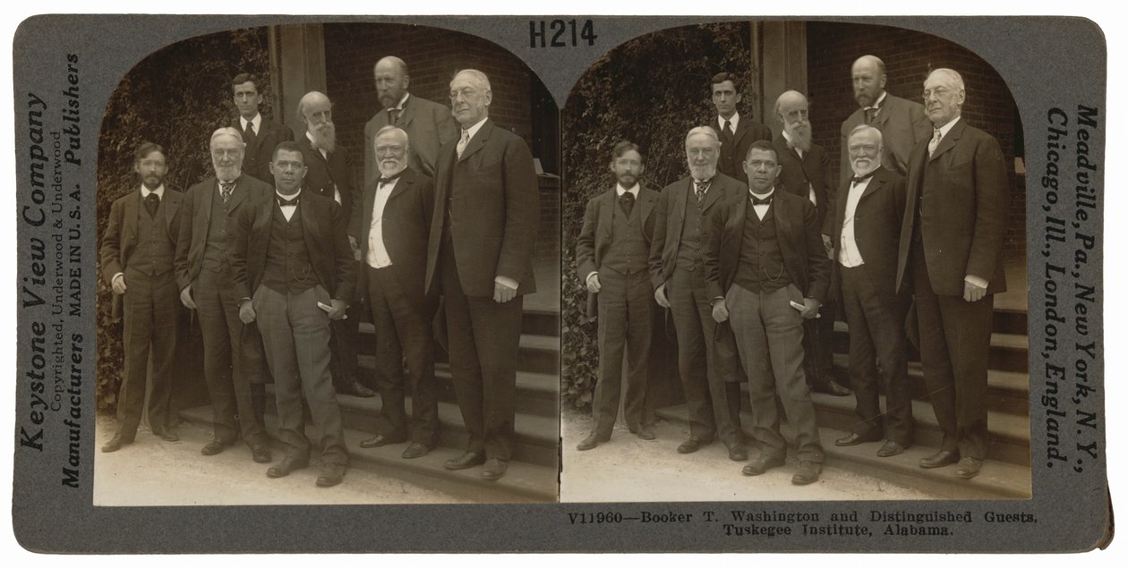 "Booker T. Washington e ospiti illustri, Istituto Tuskegee, Alabama", aprile 1906 (foto) da Keystone View Company